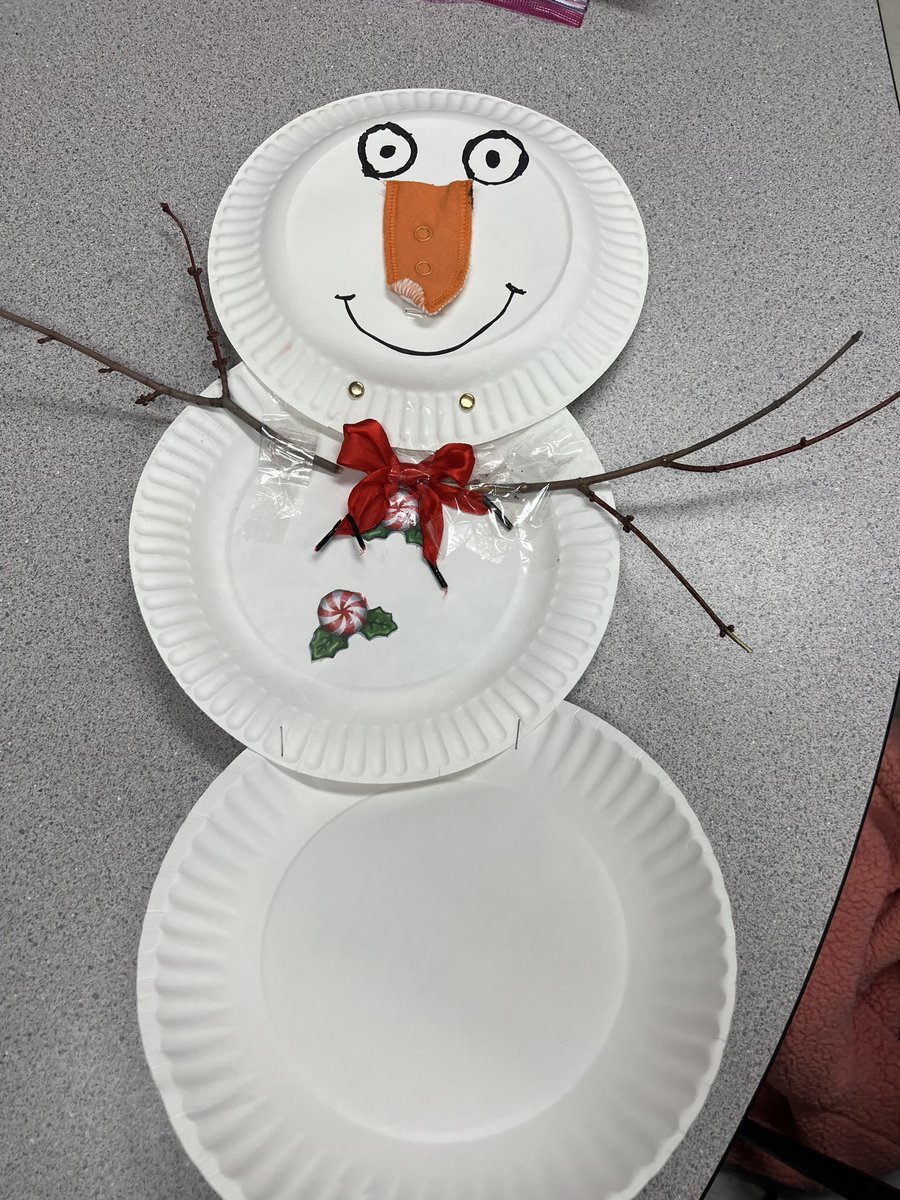 RosaCoss1's tweet image. Do You Want to Build a Snowman? January Family Project: Building a ☃️ @GuilfordEle #familyproject