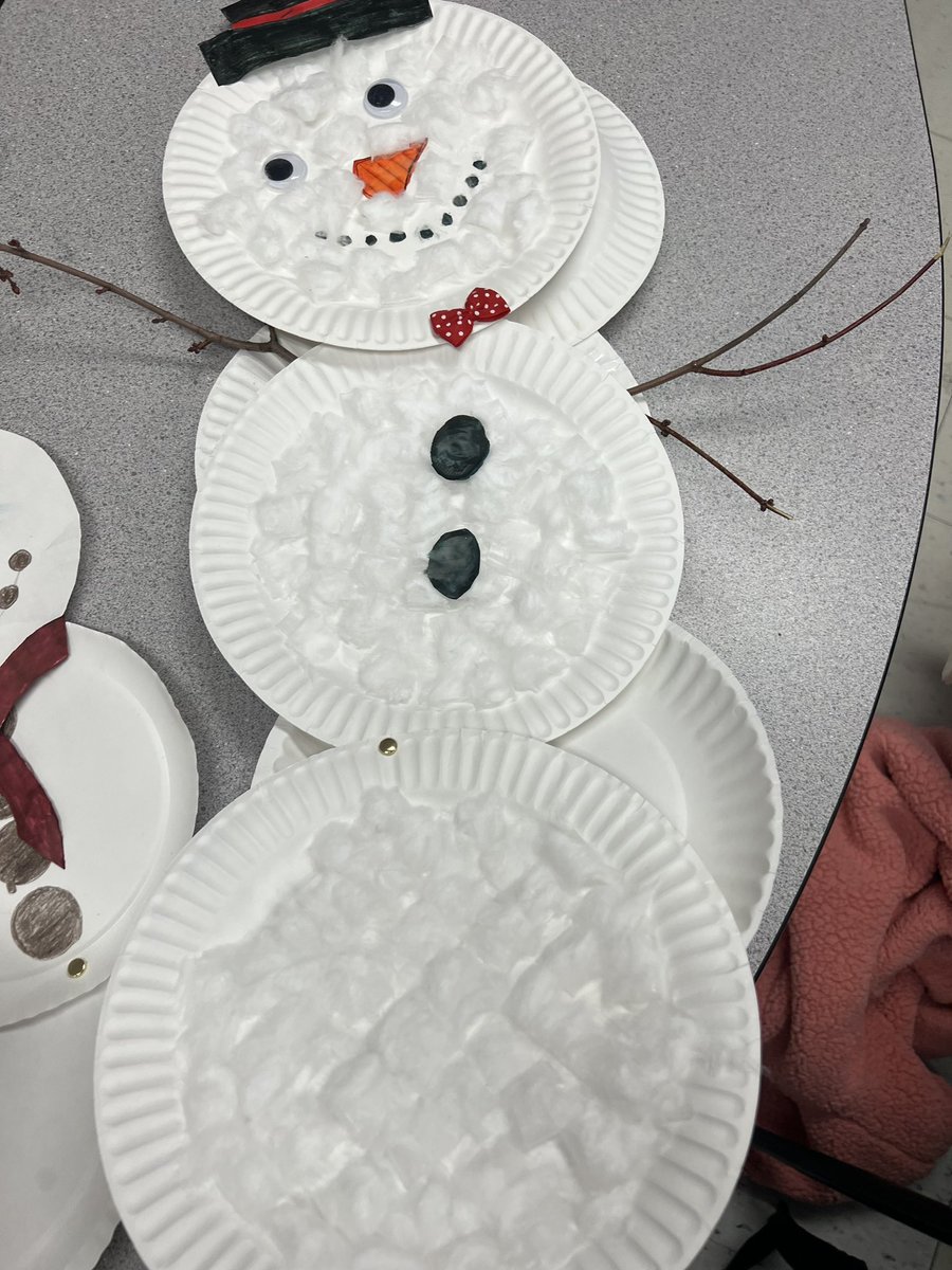 RosaCoss1's tweet image. Do You Want to Build a Snowman? January Family Project: Building a ☃️ @GuilfordEle #familyproject