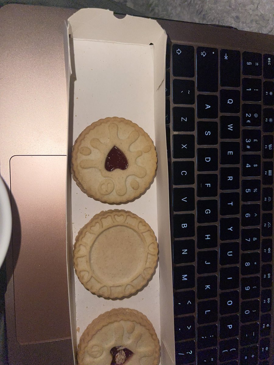 fran_dook's tweet photo. @jammiedodgers what is this???? https://t.co/kICJoHPYx5