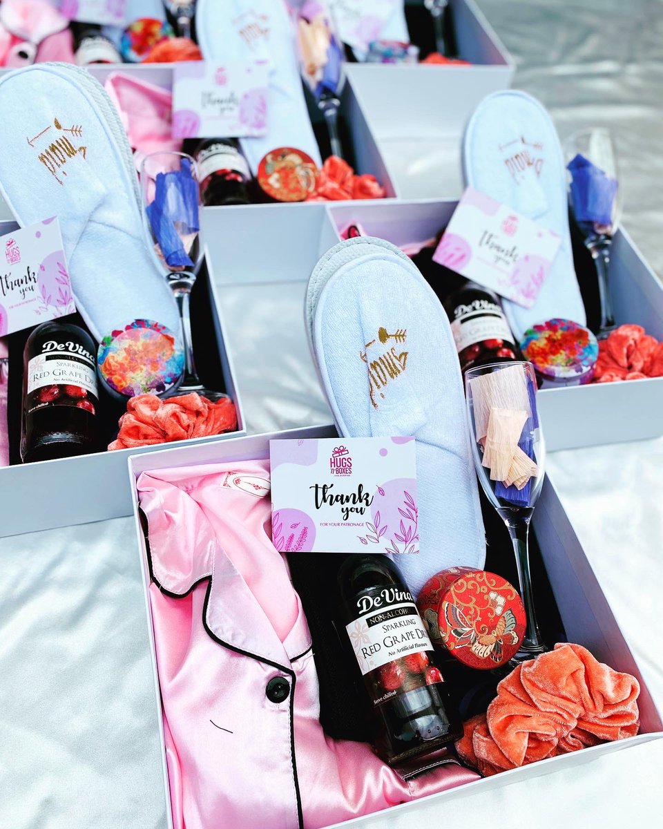 lammso__'s tweet photo. Bridesmaids boxes for a Christmas wedding 💜💜
@hugsnboxes__ https://t.co/0rQ8YuKaPR
