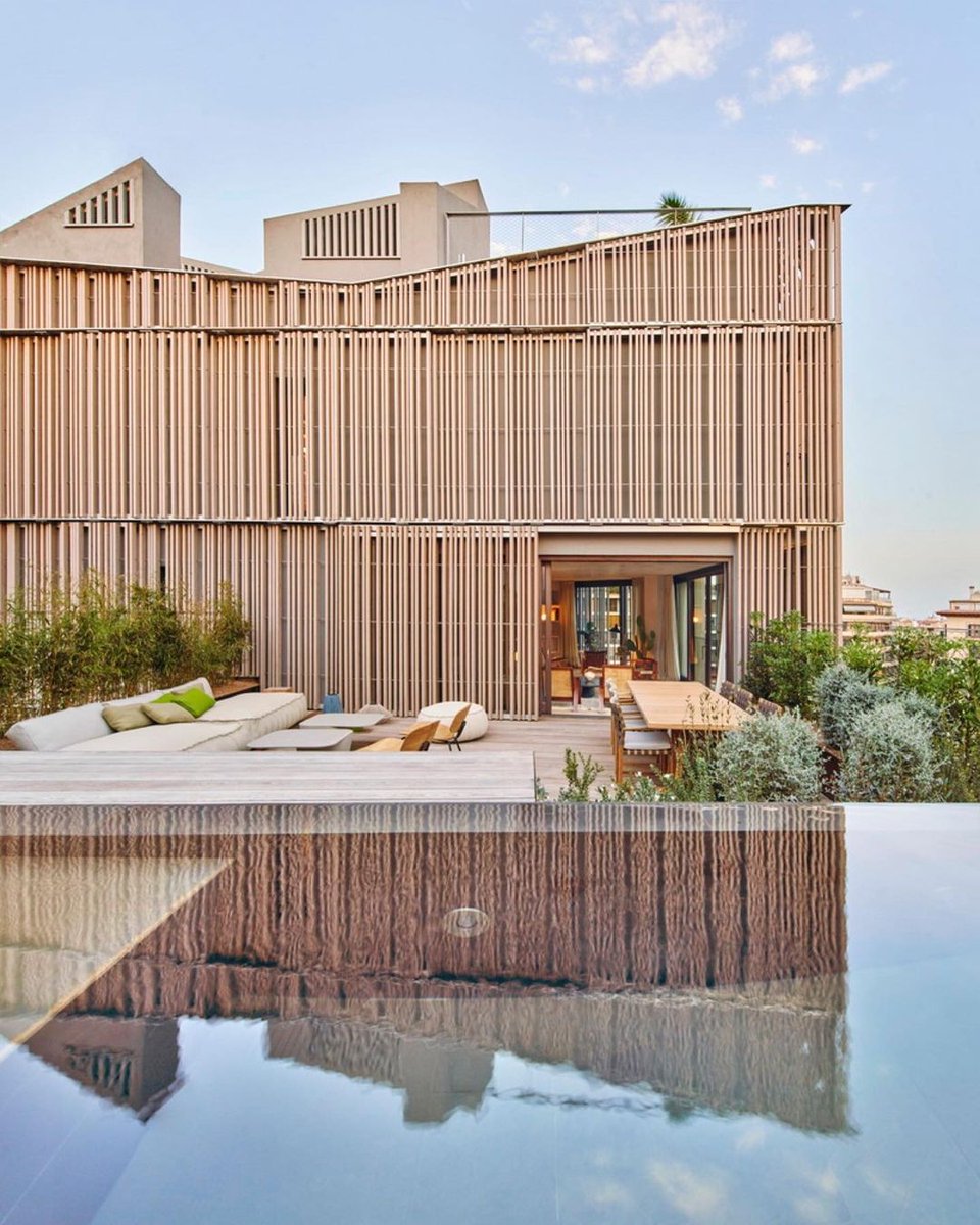 parametricarch's tweet photo. The Paseo Mallorca 15, a project designed by OHLAB, consists of sliding façade panels made of wooden slats.
Tap the link to read more about this project: https://t.co/jADsOSpqEw
#facadedesign #mallorca #paseomallorca15 #ohlab #mallorca #nzeb https://t.co/ehd95dqyAy