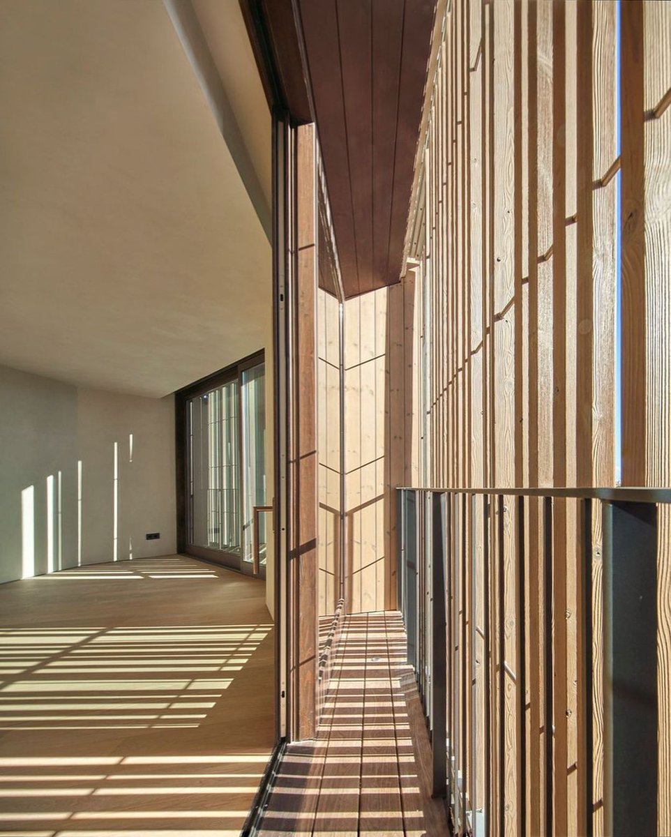 parametricarch's tweet photo. The Paseo Mallorca 15, a project designed by OHLAB, consists of sliding façade panels made of wooden slats.
Tap the link to read more about this project: https://t.co/jADsOSpqEw
#facadedesign #mallorca #paseomallorca15 #ohlab #mallorca #nzeb https://t.co/ehd95dqyAy