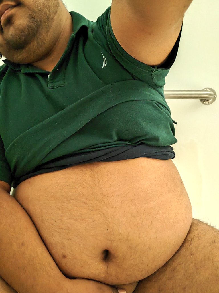 beto_frdz's tweet photo. Poca luz.
#tummytuesday #Chubby_Boy
#postcumple
#martesdepanzas https://t.co/0LvsUraLJ8