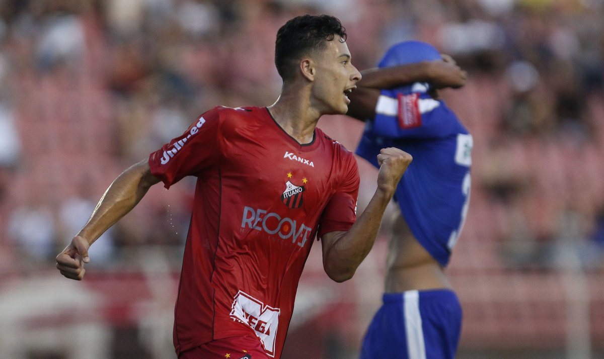 ituanooficial's tweet photo. Os maiores artilheiros do Ituano na Copa São Paulo são Gabriel Braga e Gabriel Martinelli, ambos com 7 gols.
Braga fez 6 gols em 2015 e 1 em 2016.
Martinelli fez 1 gol em 2018 e 6 em 2019.
Numa única edição, eles também são os maiores artilheiros com 6 gols.
Fotos: @mschincariol https://t.co/vV4fvpzbcl