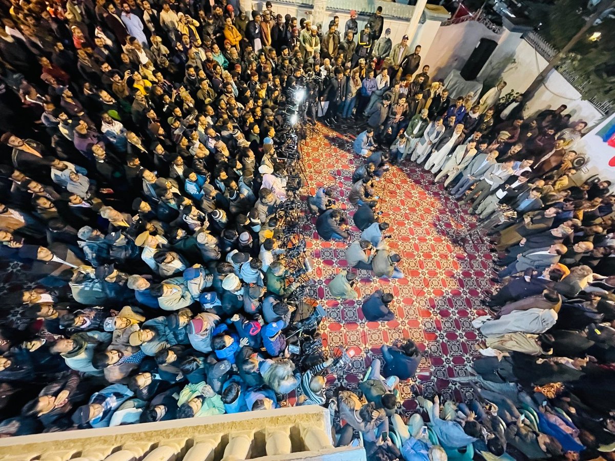 *مورخہ 04 جنوری بروز منگل*

چیئرمین پاک سرزمین پارٹی سید مصطفی کمال کی ایم کیو ایم کے کنوینیر ڈاکٹر خالد مقبول صدیقی کے ہمراہ PSP کےمرکزی سیکریٹریٹ پاکستان ہاؤس میں میڈیا سے گفتگو، اس موقع پر صدر PSP انیس احمد قائمخانی، اراکینِ CEC اور نیشنل کونسل بھی موجود ہیں-