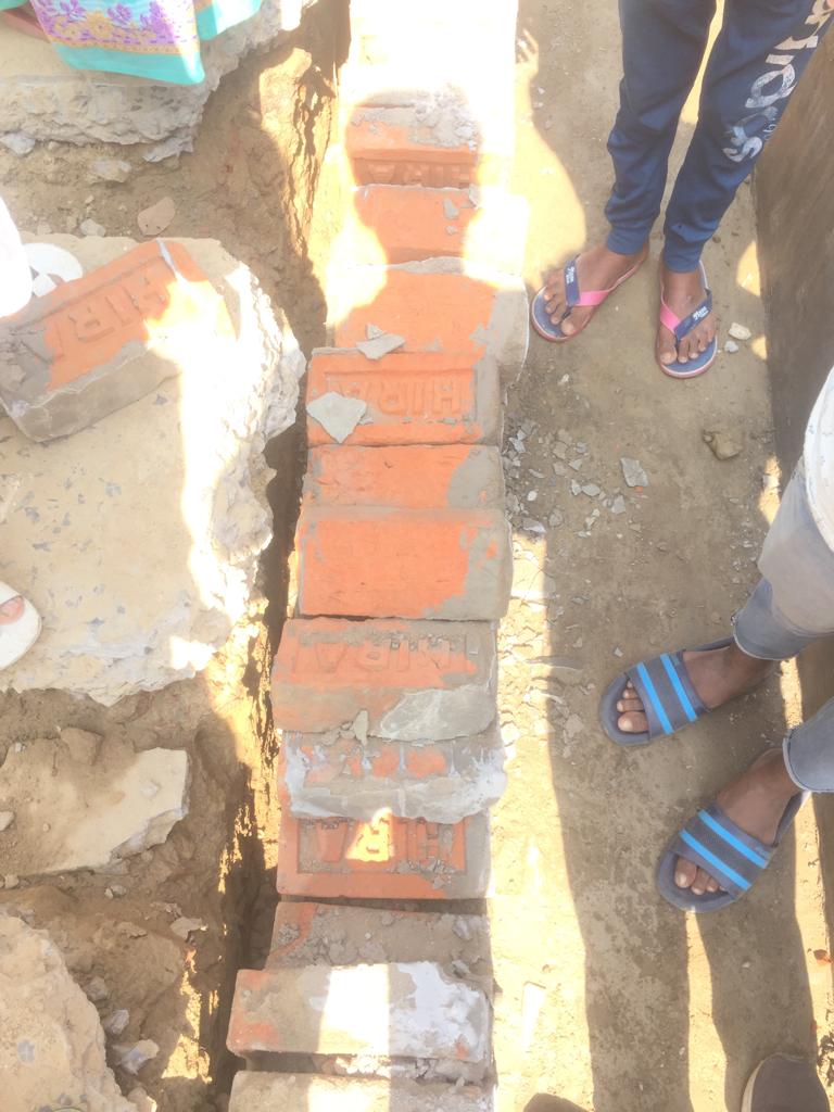 MadniAthar's tweet photo. Dear @DmMadhubani Sir
I would like to draw your kind attention towards newly constructed drain in Khr. Banka south. This drain was completed only 25 days back and within one week, it broke down due to poor material.
kindly, look into the matter and initiate the inquiry process. https://t.co/qii45tfBXL