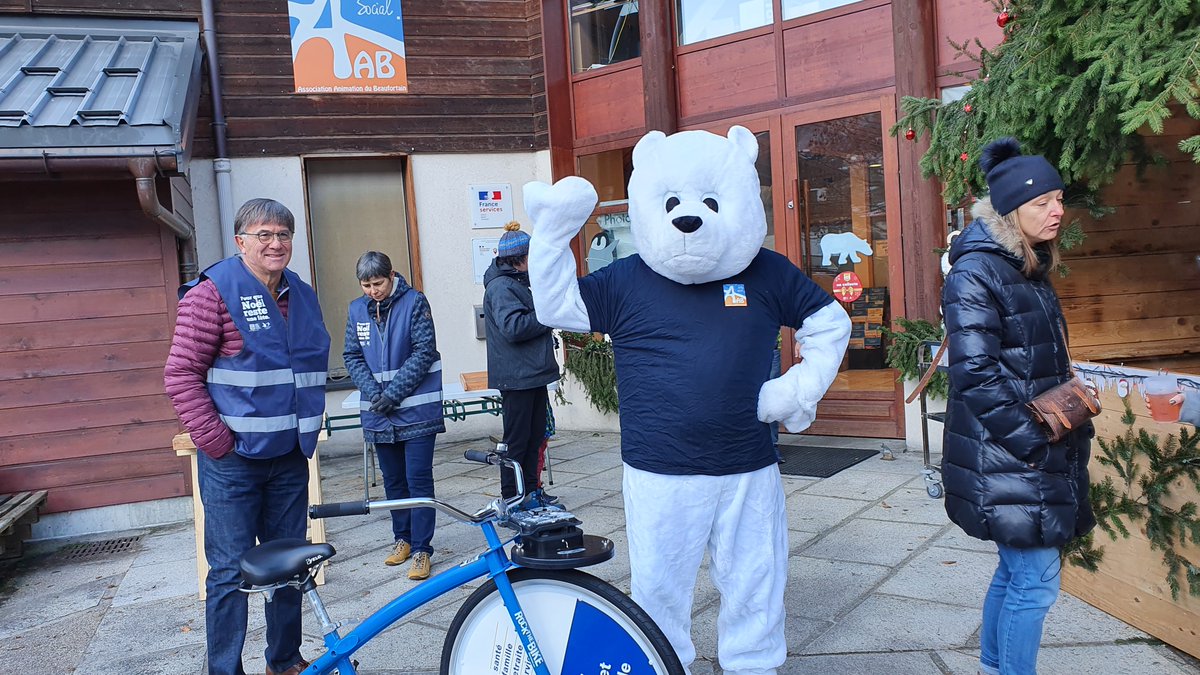 2️⃣ 2️⃣ 3️⃣ 0️⃣ dons remis au <a href="/SecoursPop/">Secours populaire</a> par la #MSA &amp; ses partenaires. Merci aux généreux donateurs &amp; aux élus MSA, aux centres sociaux Les 4 Vents (Saint-Romain-de-Surieu), AAB (Beaufort) et MJC (La-Roche-sur-Foron) pour leur mobilisation sans faille du 1er au 21 décembre 2022👏🙏