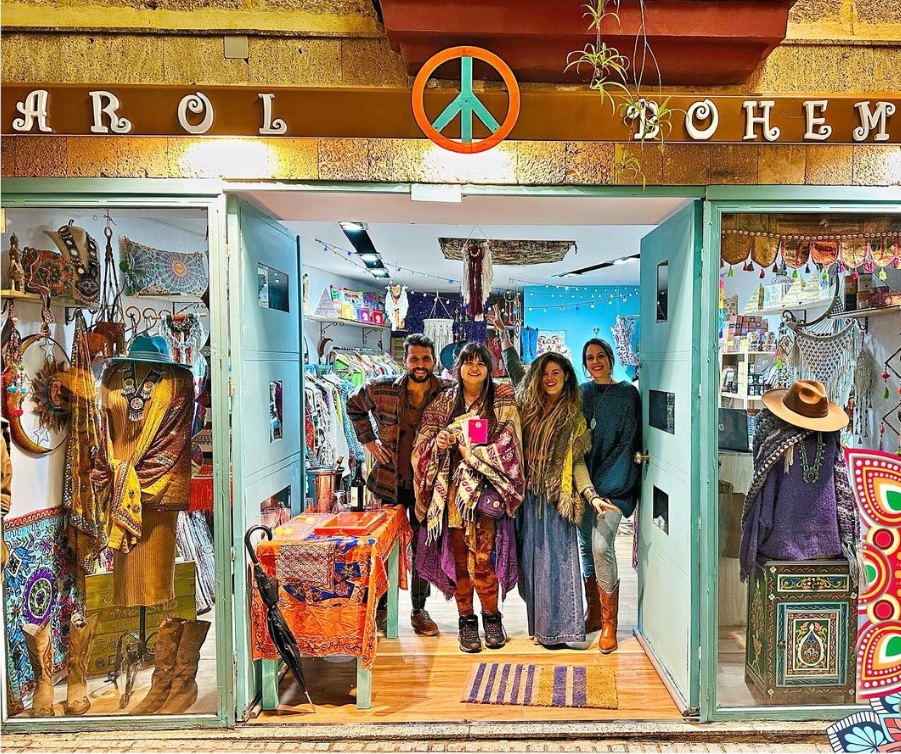 innysse's tweet photo. Amigos del mundo Hippie, no dudéis en visitar la nueva tienda de Carol y Diego en la calle José del Toro. Nos alegra mucho haber podio aportar nuestro granito de arena con el alquiler de este local ¡Suerte!
#Tienditas #hippilonguis #Cadiz #comerciolocal @CCACadiz https://t.co/mg0pISTtWJ