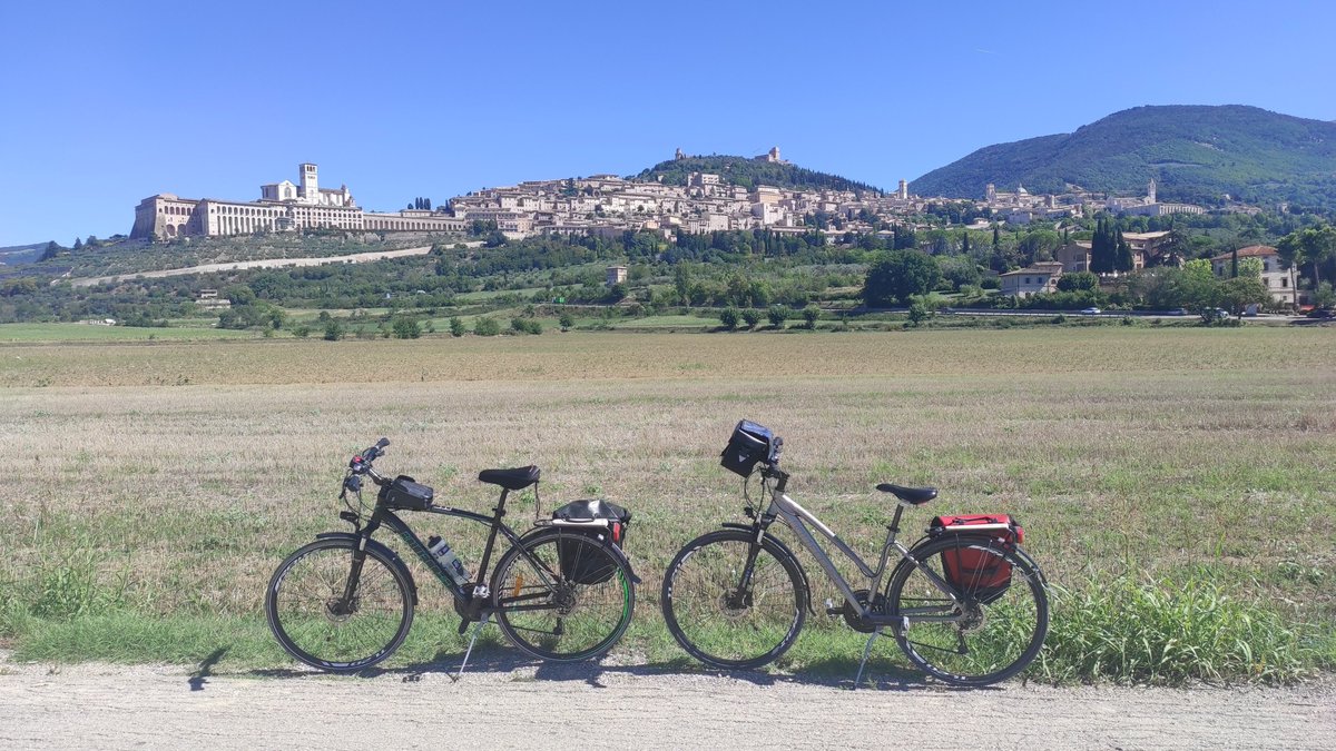 freedomtreks's tweet photo. Thank you to Victoria for sending in these great pics from our Umbria Leisurely Assisi to Spoleto Bike Tour. Those views up to Assisi from the path are absolutely stunning.

📷: Victoria Hamilton, Umbria Leisurely Assisi to Spoleto Bike Tour, September 2022 https://t.co/nhguhSHAxl