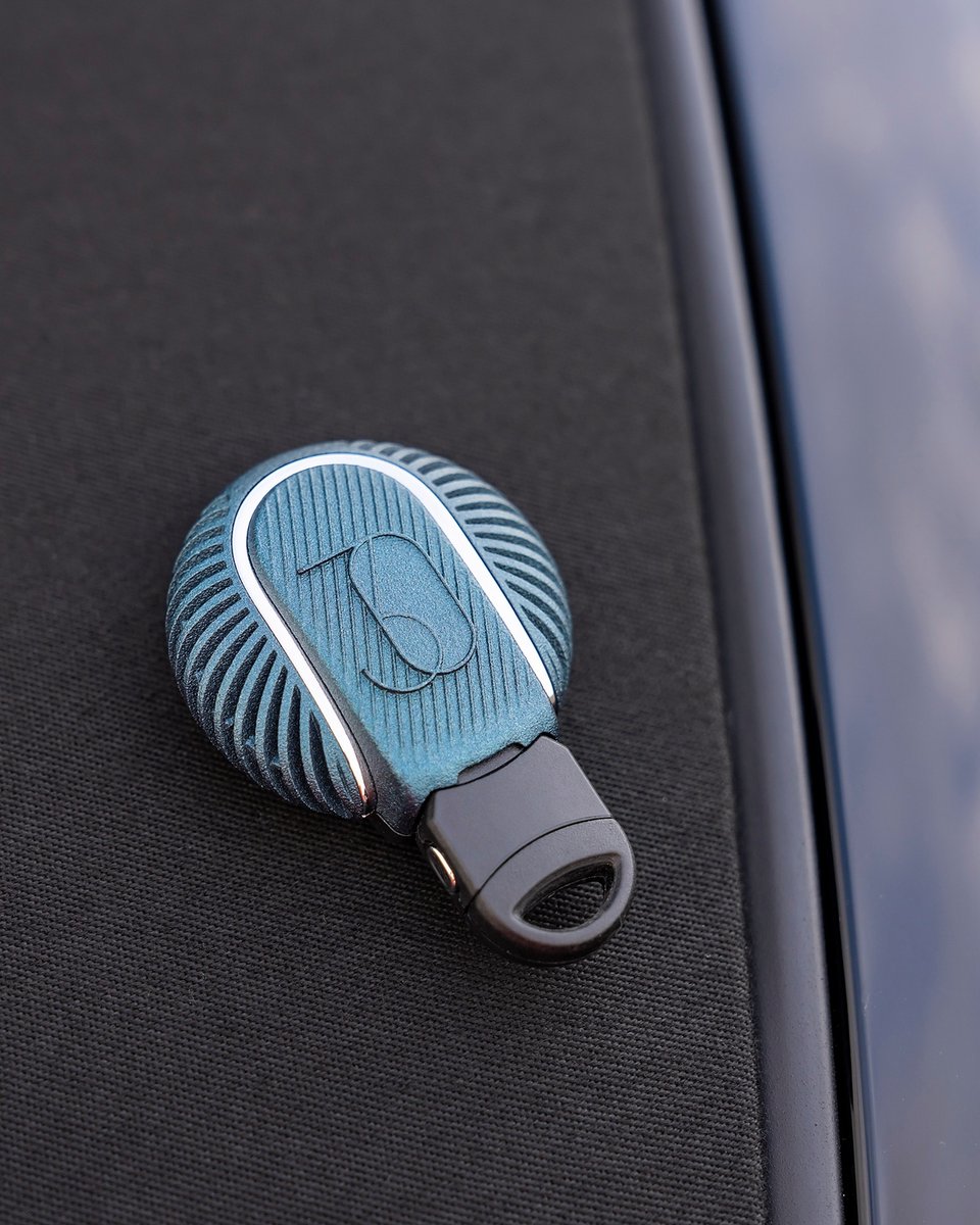 haminigroup's tweet image. Celebrating the 30th anniversary of the MINI Convertible, meet the Seaside Edition, including 18” Pulse Spoke two-tone wheels, edition exclusive Caribbean Aqua exterior paint and unique graphics.

Available to order now with deliveries starting in March 2023.

#MINIConvertible