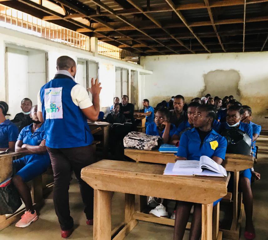 humaneesCMR's tweet photo. ✨ Being a #volunteer is both exciting🤗 and extraordinary🤩 because, giving your time and person for causes that are dear to #humanity is creating impact for lasting #peace 🕊.

#NoOneLeaveBehind 
#PeaceBuilder ☮️ https://t.co/x6J51I6ZeA