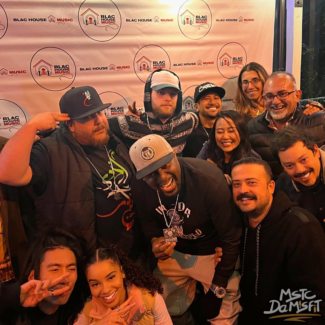 itsflyguyry's tweet photo. More shows in 2023
.
.
#motivation #newyearsresolution #goals #theculture #music #liveshows #liveperformance #losangeles #hustle #illbottlerecords #artist #hiphopculture #performance #hiphop #newyears #work #newmusic #manifest #concert #newyear #mstcdamisfit #ibrtakeover #tuesday https://t.co/cl7NF9ohK6