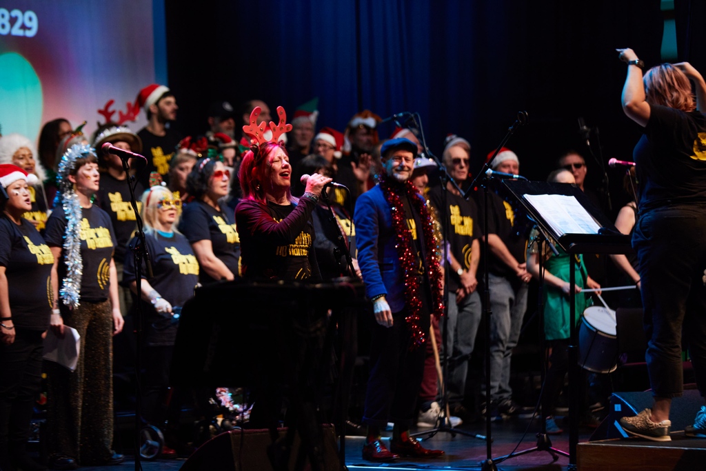 ChoirwithNoName's tweet photo. Welcome to 2023! We hope you had a peaceful and warm Christmas and we cannot wait to sing with you again in this new year! But until then here's a final look at some of our fave festive moments. Thank you to everyone who helped us capture them!

📸 @LouMorrisPhoto @simonway https://t.co/iAQlMZCNV9