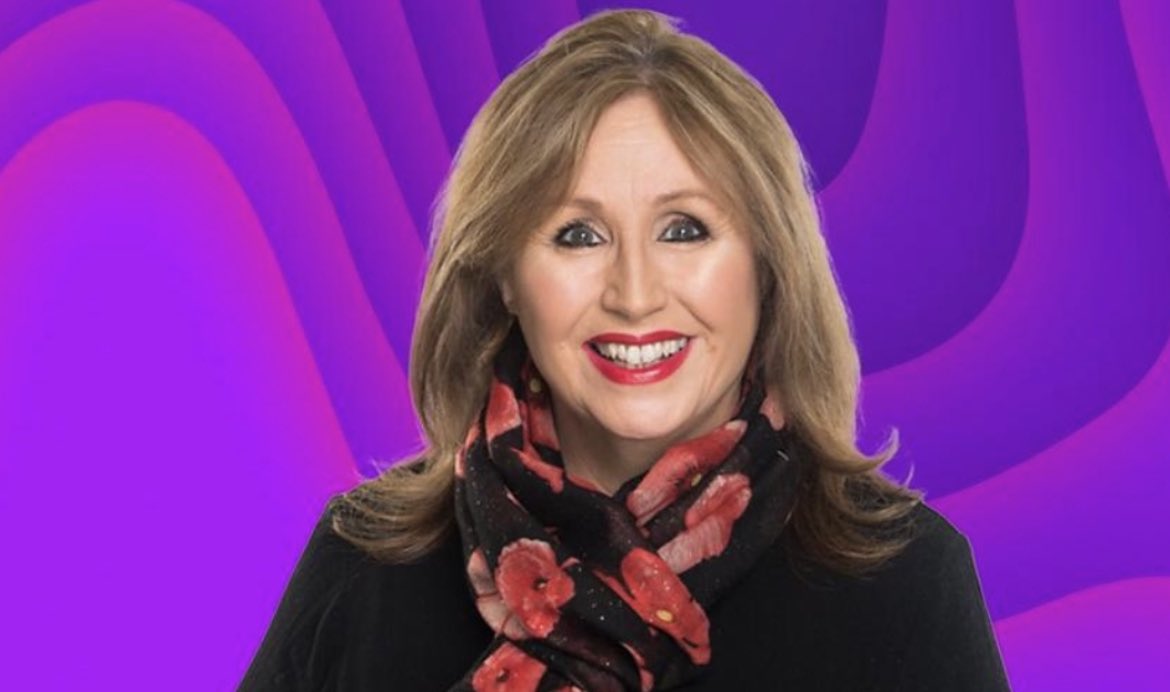 PeteCityPrice's tweet photo. @LindaMcDermott_ I with the Lady her self tonight at 11 o’clock talk about my trip to #NewYork ,#panto misfortunes @CarrasNYC Bar , Funny Girl , @MariahCarey so much. Join us #RadioMerseyside at 11 https://t.co/ZicVtam0Hw