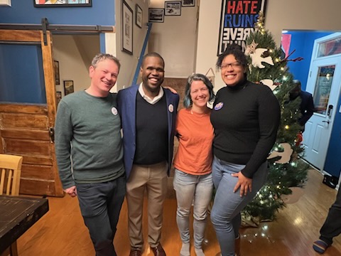 Khari4Progress's tweet photo. Speaking with residents of the 4th Ward, and learning about their needs is something I've always done...and will continue to do when elected as alderperson of the 4th Ward.
#Khari4Progress #Friends4Khari #ElectKhari https://t.co/EPvzwANDBn