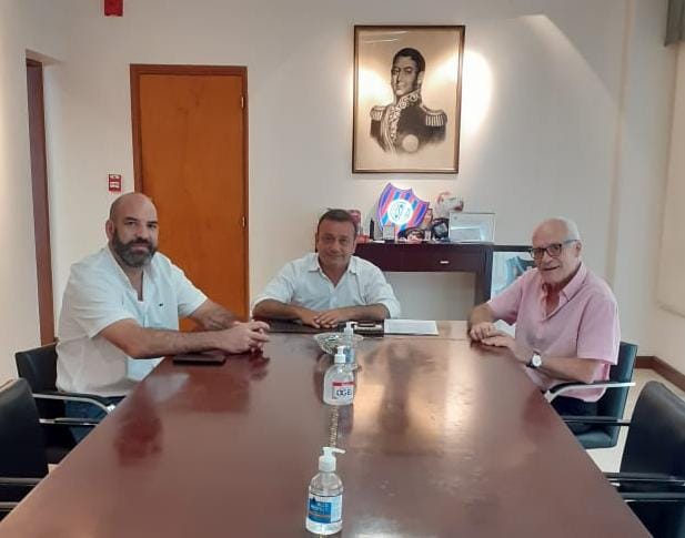 Reunión de trabajo con nuestro Gobernador <a href="/herrerayflia/">Oscar Herrera Ahuad</a> trazando líneas de acción para el desarrollo y crecimiento de nuestra provincia.
Ratificamos nuestro compromiso político y social con el proyecto misionerista que conduce el Ingeniero <a href="/rovira_carlos/">Carlos Rovira</a>.
#QueLoBuenoCrezca