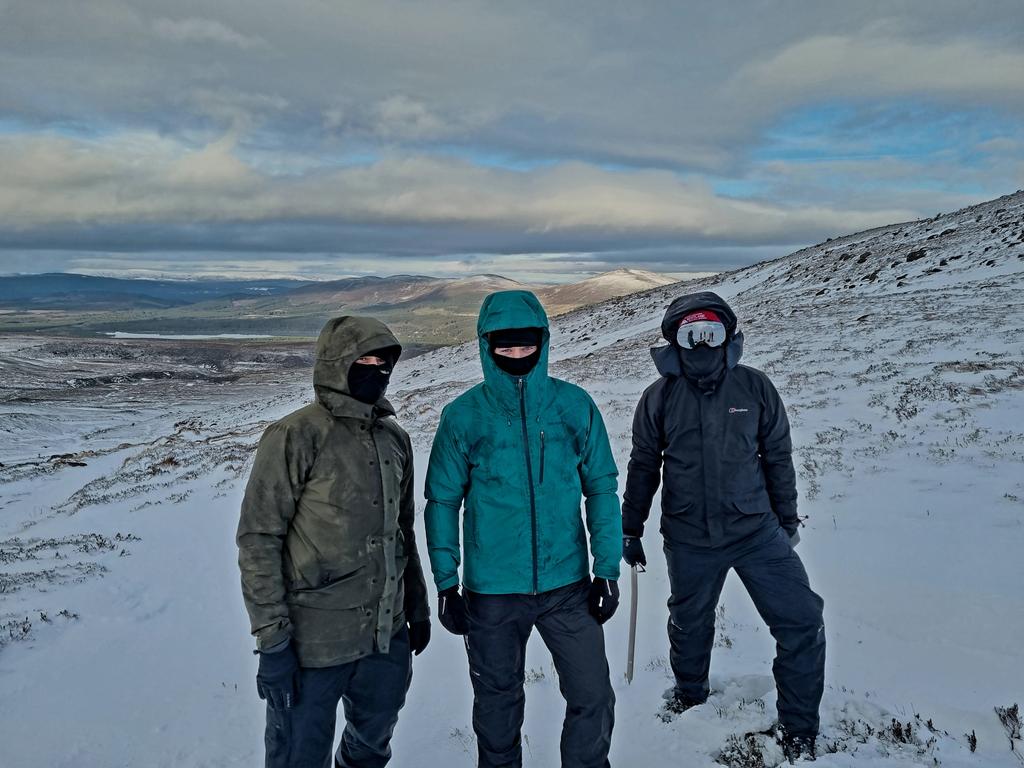 Munros4MND's tweet image. Brilliant day in the Cairngorms for @Mountain_Scot winter skills course ❄️

Thanks to @KirstyPallas and Ben for a great day out in the hills (despite the weather 🌨) 👍

And a few more miles clocked up for @EdinDoddieAid 😀

#ThinkWinter #DoddieAid #TacklingMND #DoingItForDad