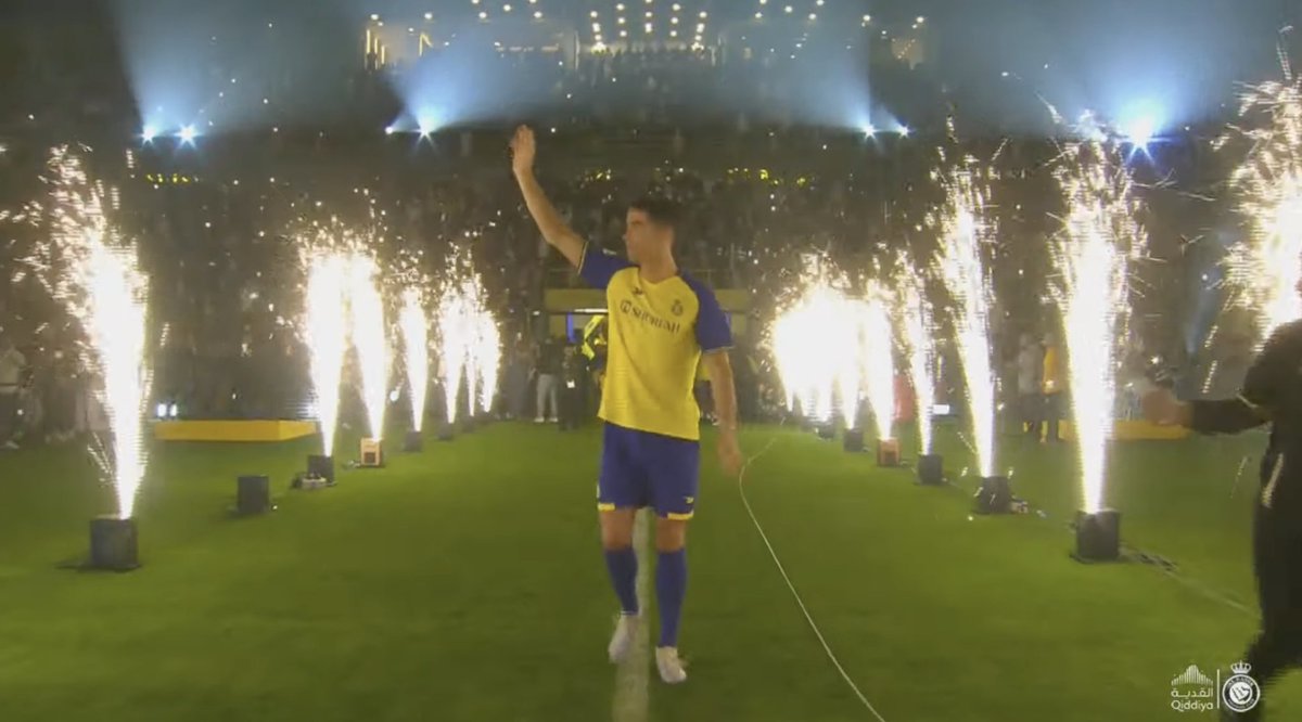 Medianimes's tweet photo. Me faites pas jurer le maillot de Al-Nassr, c'est celui de Raimon dans Inazuma. #CristianoRonaldo https://t.co/uApET5tmML