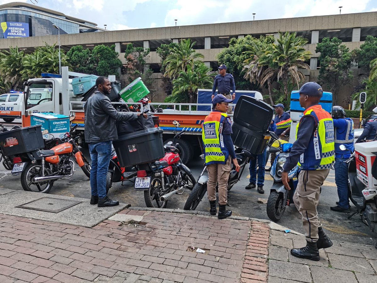 #BuyaMthetho have started impounding motorbikes that are not roadworthy and those that don’t respect the law, Rivonia Rd, Sandton. 

@David_S_Tembe #TogetherWeCanDoMore