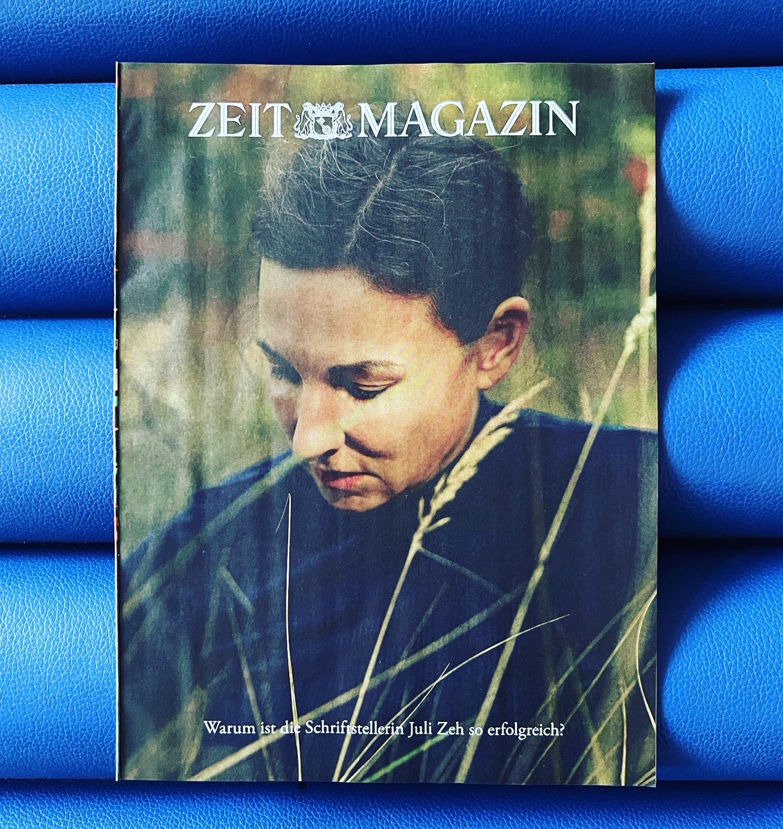 Unter Bäumen. Warum ist die Schriftstellerin Juli Zeh so erfolgreich? Ein <a href="/ZEITmagazin/">ZEITmagazin</a>-Porträt von Jana Simon, fotografiert von <a href="/marzenaskubatz/">MARZENA SKUBATZ</a>