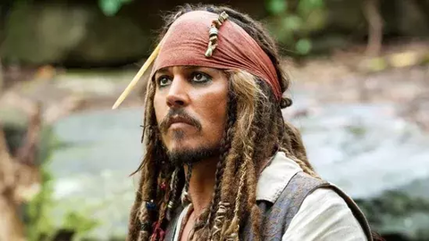 Factsonfilm's tweet photo. On the set of one of the 'Pirates of the Carribbean' films, Johnny Depp spent £40,000 on 500 coats for the cast and crew https://t.co/AqoSBR3egD