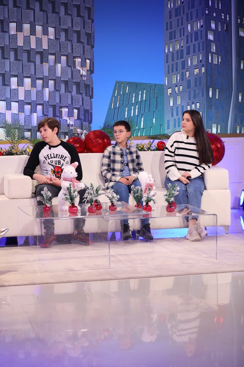 DesadaMetaj's tweet image. Duke folur për teknologjinë tek @Rudina në #klan dhe duke dhënë këshilla për #NTF (non-fungible tokens)… as nuk e kam idenë ende së ç’janë 🙈@AndreaToska2010 you rock