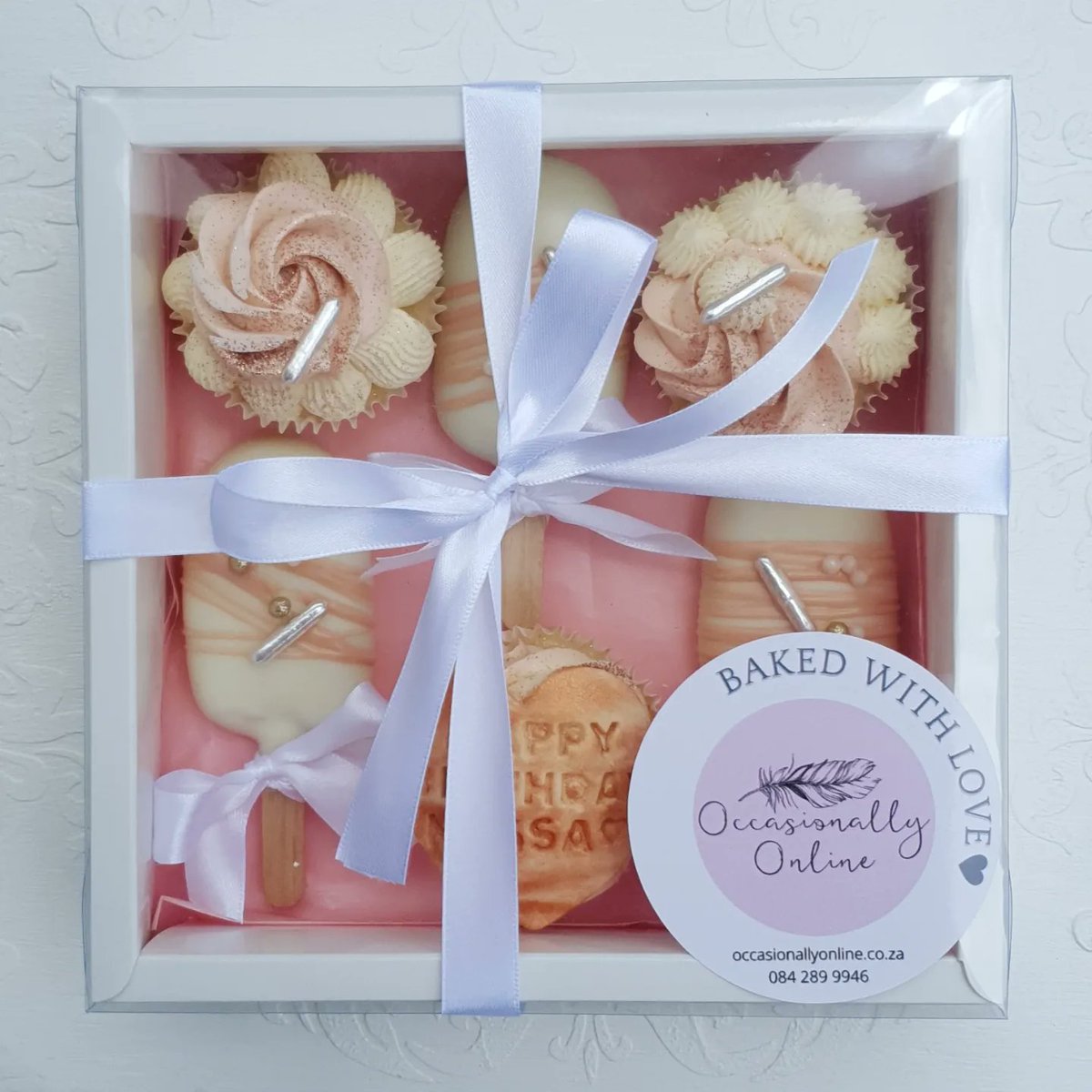 AzraaHarper28's tweet photo. The perfect treatbox for two 😍  Valentine's day is up next ❤️ #baker #business #bosslady #valentines https://t.co/ZIRVrfMDro
