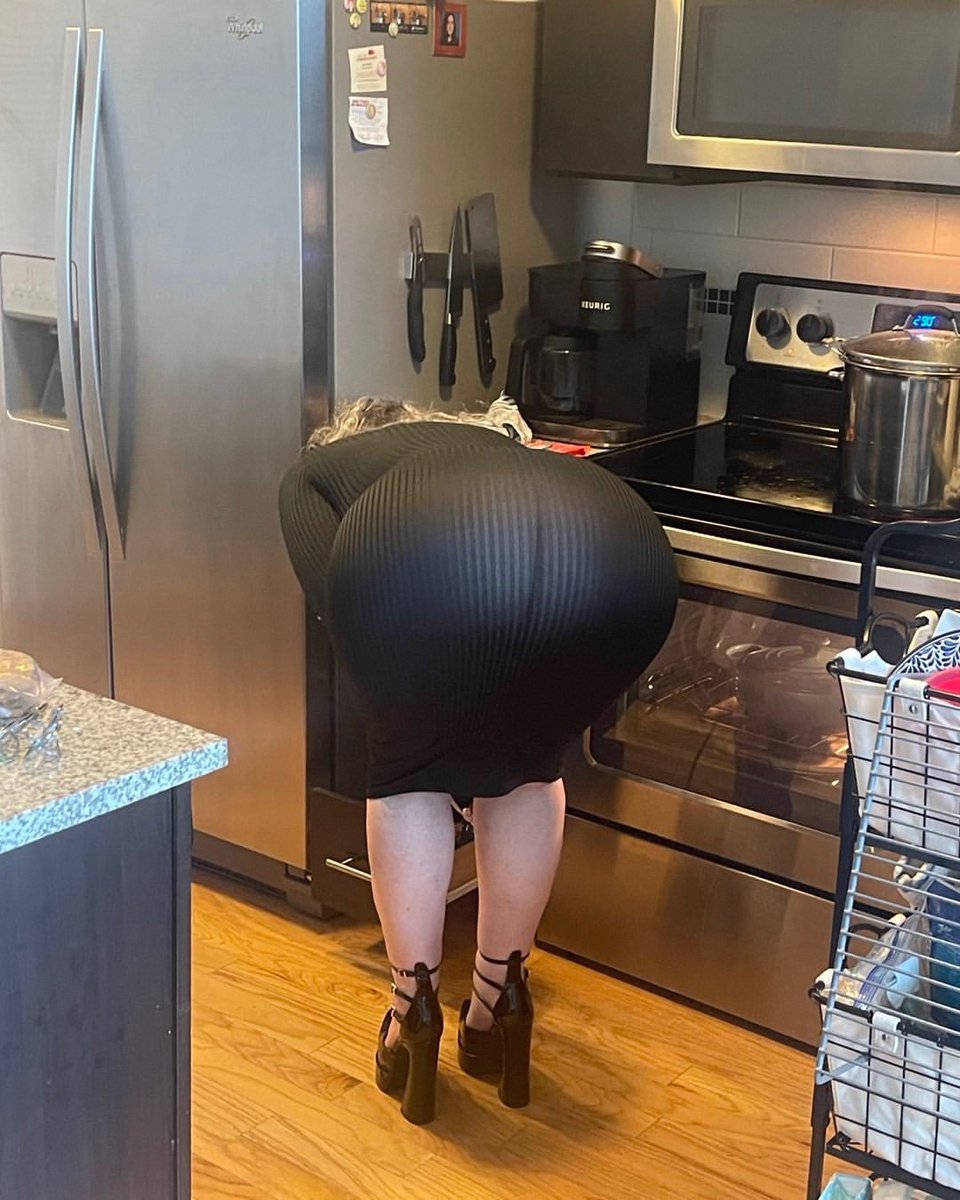 moncheritime's tweet photo. Whereโs the spatula I need?
#yesicancook #cake https://t.co/vUbbthHHtt
