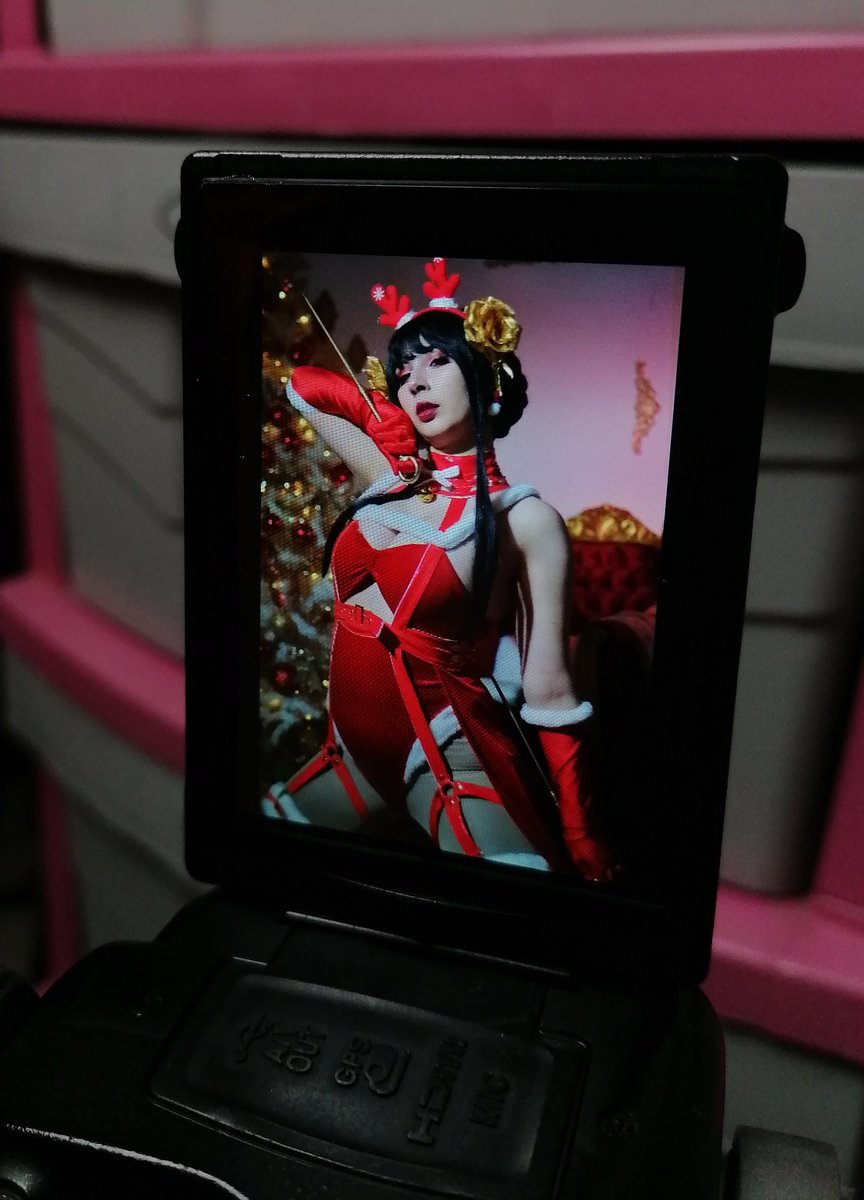 angiev_cosplay's tweet photo. This photo made me whisper 'Mommy' 😍😍 Finally the photoshoot is happening! https://t.co/fiQ7jIG2Az