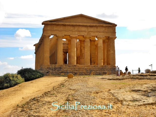 #Buongiorno dalla Valle dei Templi di #Agrigento, uno dei luoghi da visitare durante le #vacanze di #Natale in #Sicilia...siciliapreziosa.it/guida-turistic…

#BuongiornoATutti #turismo #storia #arte #cultura #ScrivoArte #Travel #travelphotography #Sicily #vacanzedinatale #natale2022 #Befana