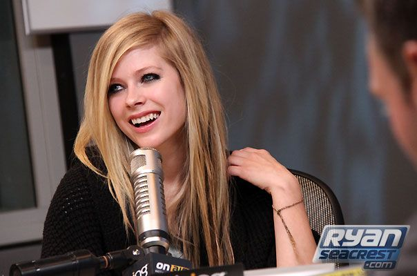 inavrilhistory tweet picture