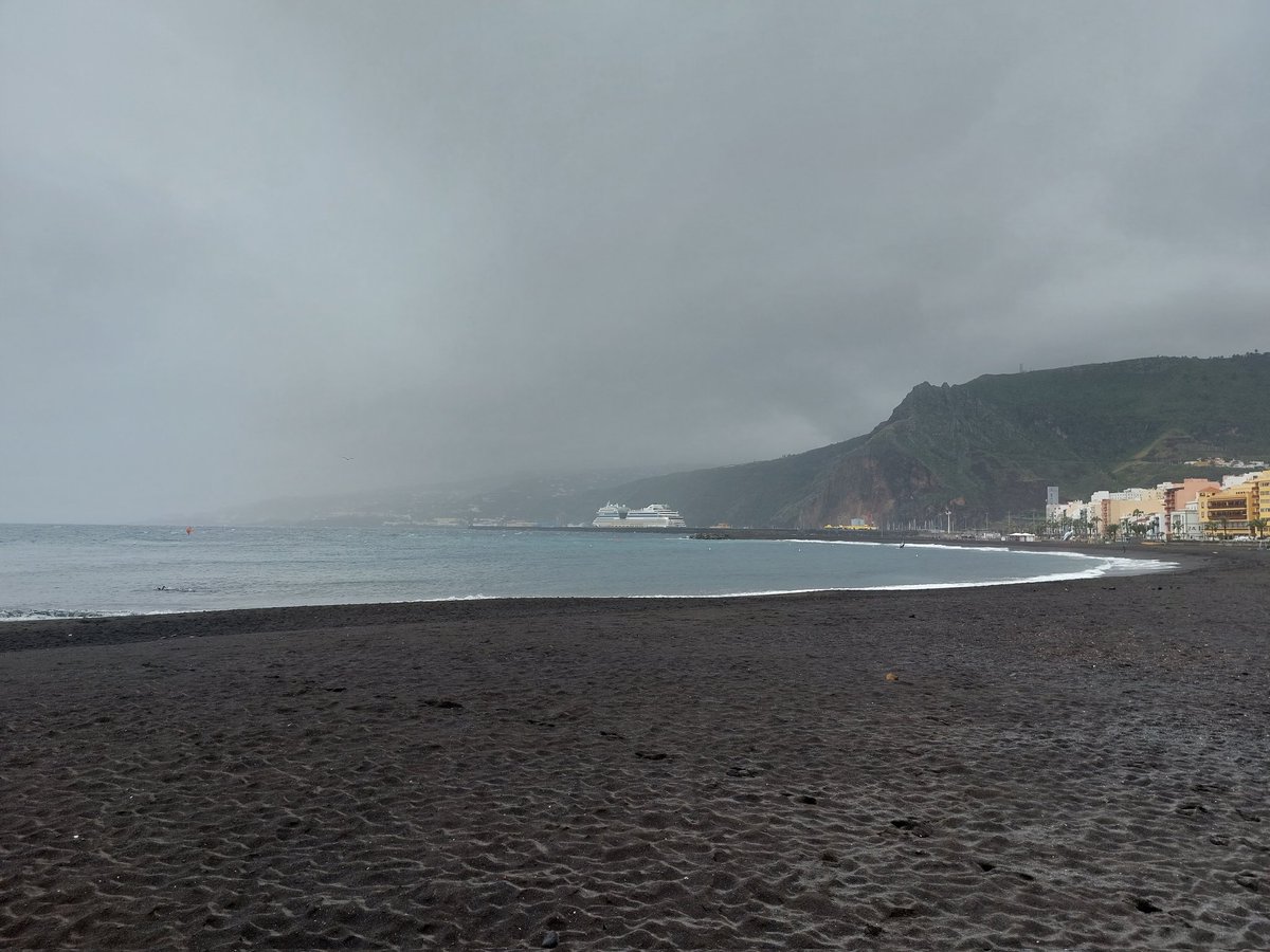 ChristinaSur1's tweet photo. Holiday 🌊😎🌧🌬
#lapalma, #aidacruises, #holiday, #rainyweather https://t.co/p0yto8clvV