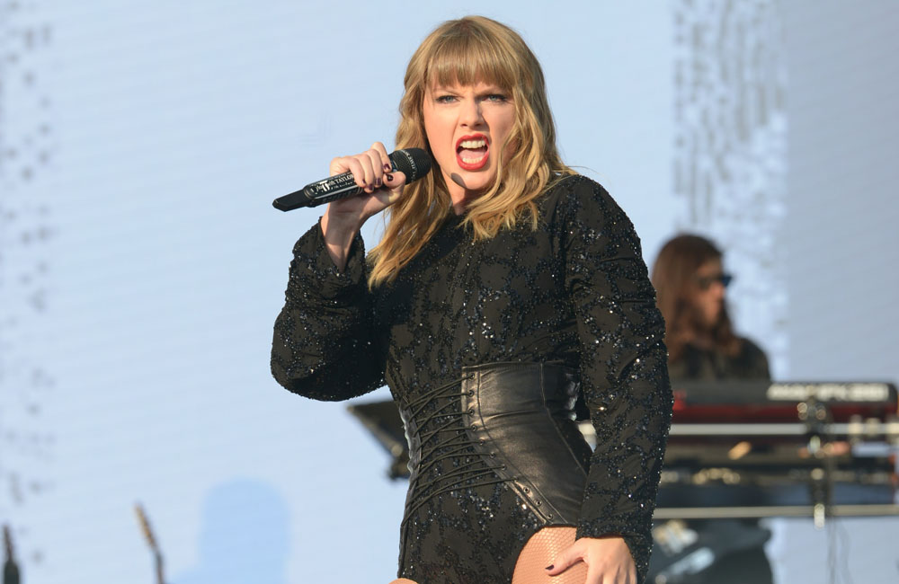 Taylor Swift gets restraining order against Julius Sandrock fashionadvice.ie/fashion/taylor…