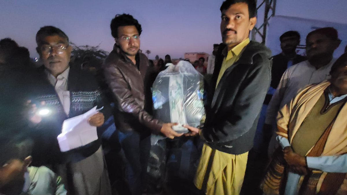 Shoban_Alee's tweet photo. Third Destination!
Flood Relief Drive
70 bags of winter kits distributed in Sita Rd, KN Shah District Dadu.
#FixDrainageSystem
#Ideas9 #Mehar #KNShah #SitaRoad
@evolvingmisfit @akhtarb1 @Texas1saxeT @DilshadAliMemo2 https://t.co/iv2VJXT9xc