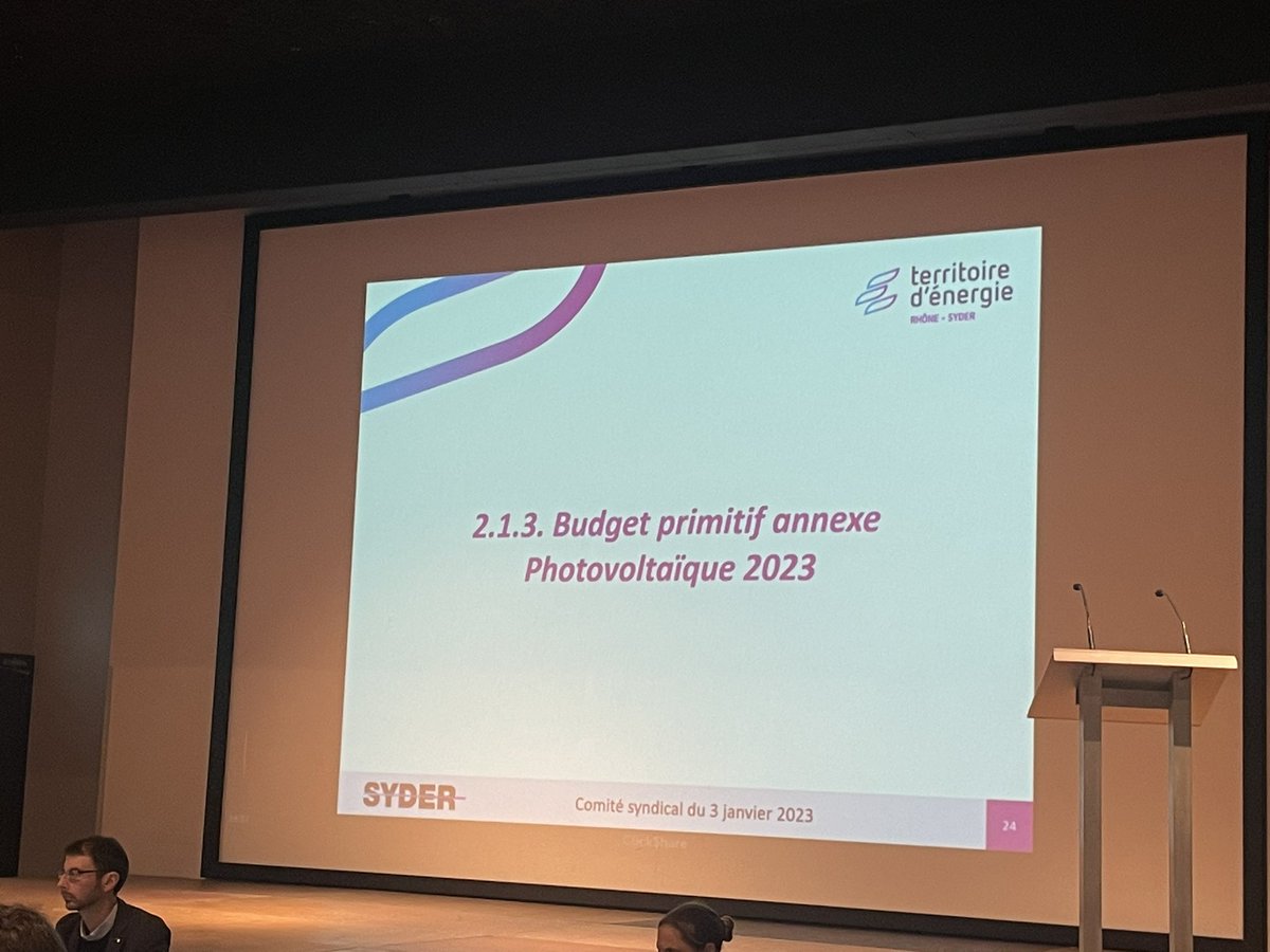SYDERhone's tweet photo. [#comitesyndical]
🔴 Les membres du comité syndical du #SYDER viennent de voter les budgets primitis pour l’année 2️⃣0️⃣2️⃣3️⃣ ! 👏
 
Des budgets équilibrés et résolument tournés vers la transition énergétique ⚡️♻️
#syder #comitesyndical #budgetapprouvé #transitionenergetique https://t.co/QaMitUN9ck