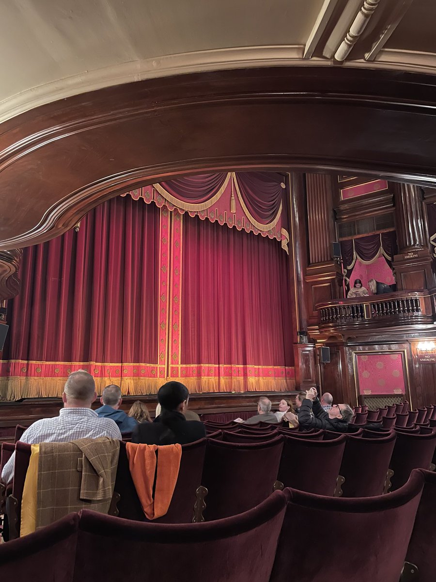 My New Year’s resolutions were to see more theatre and take more pictures.

The girlfriend and I saw <a href="/MousetrapLondon/">The Mousetrap</a> this afternoon: VERY good! Whispering to each other when we thought of a new theory 😂

Funny, intriguing, and a thinker 👏🏻

(And the FoH staff are lovely too!)