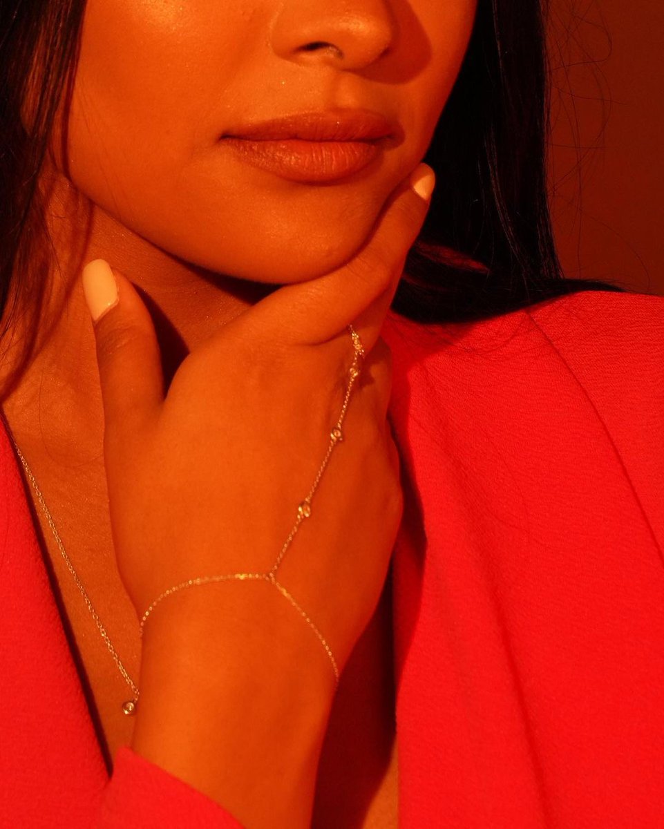 gemaeeuae's tweet image. One creation, infinite inspiration. Presenting an exquisite grandeur to be worn with twice the flawlessness of its existence
.
.
.
.
.
.
.
.
.
.
.
.
#enticingofficial #bodychain #bodyjewelry #boldjewelry #jewelrylover #jewelry #goldjewelry #dubaijewelry #classicjewelry