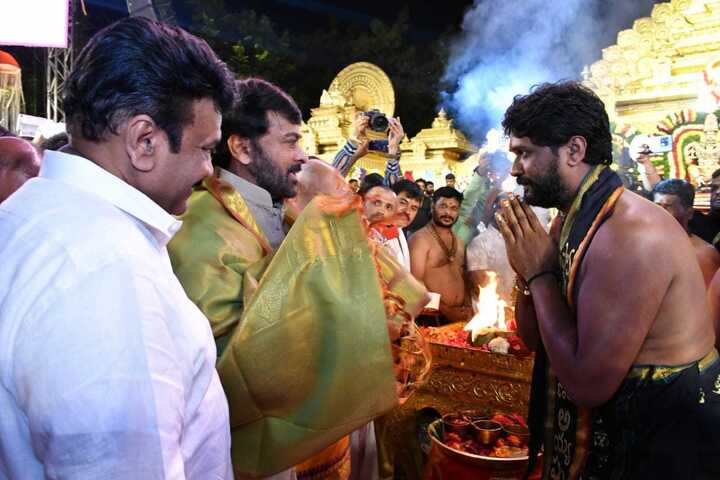 123telugu's tweet image. Photos : #Chiranjeevi attends #TalasaniSrinivasYadav&apos;s #AyyappaSwamy Maha Padi Pooja

gallery.123telugu.com/content/slides…

#123telugu