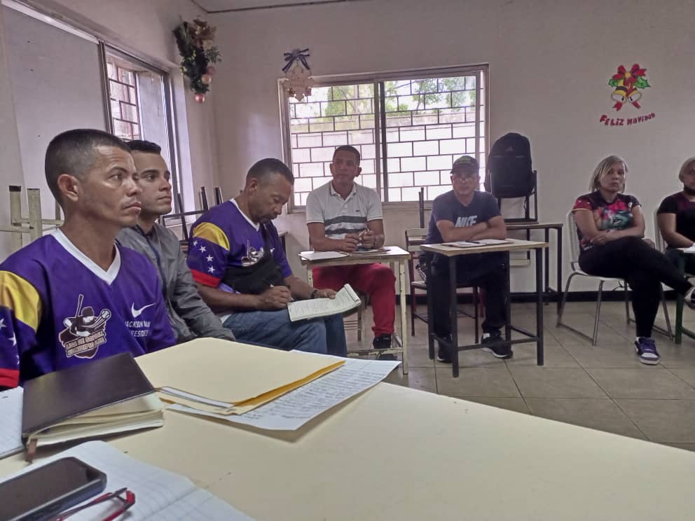 SecretaraDeGes2's tweet photo. #Hoy | Reunion con ligas deportivas discutiendo los planes a seguir para este 2023. Con @Freddy_Rod13 Guarenas se Levanta.
#GuarenasSeLevanta
#PsuvMiranda 
#Psuv 
 #Victoriapopular https://t.co/RFvpBqjWxC