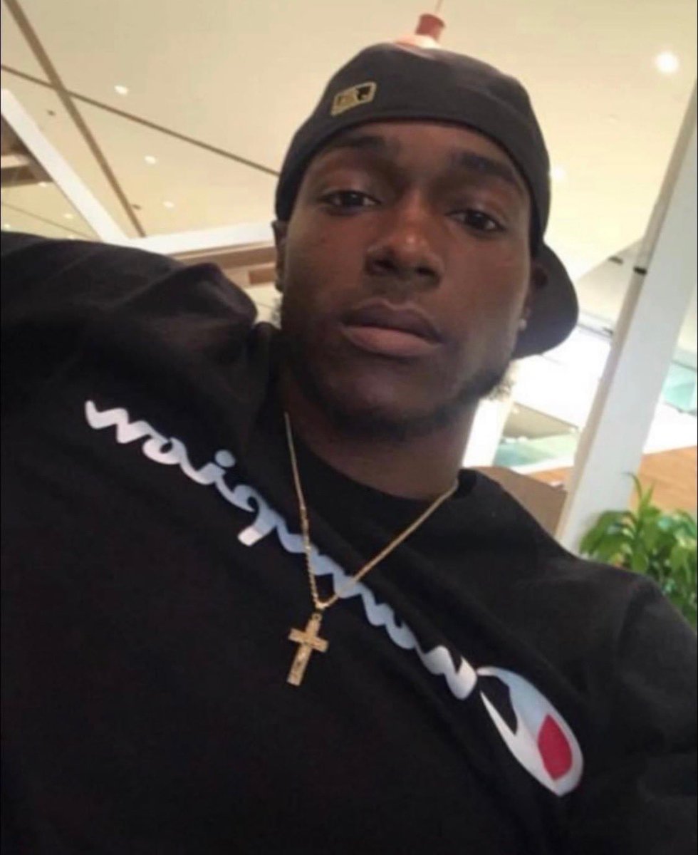 MaisieBrownJxn's tweet photo. On September 25th, 2022, 25-year old Jaylen Lewis and father of two young children, was shot and killed by Capitol Police in Jackson, Mississippi. It has been almost 4 months since the shooting and the family has not received answers from the department or even a police report. https://t.co/FDiQEOhVl1