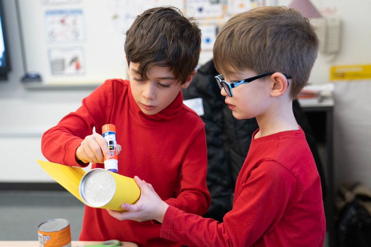 lyceechicago's tweet image. Full steam ahead! Using bottle caps, milk cartons and more, first grade students prepared for their upcoming STEAM project, showing how recycled materials can be transformed into something new. #STEAM #ItsAnElementaryThing #LycéeJourney