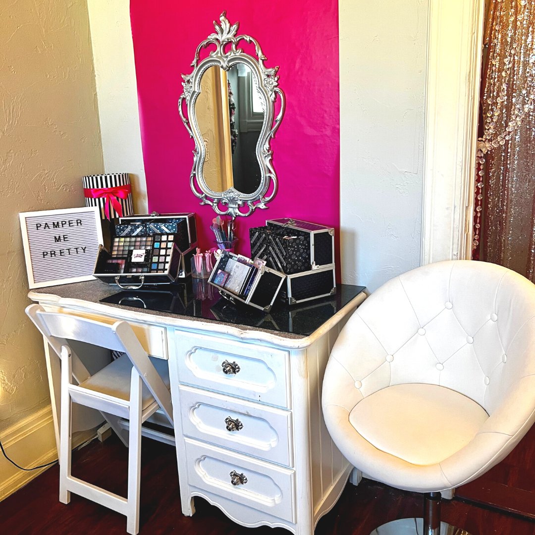 Get glam at our new and improved style stations! Perfect for every little guest to feel oh-so VIP with a signature mini-makeover and mini-manicure.
#stylestation #kidsbirthday #childrensparties #minimanicure #minimakeover #pamper #kidsparty #coloradosprings #coloradokids #glam