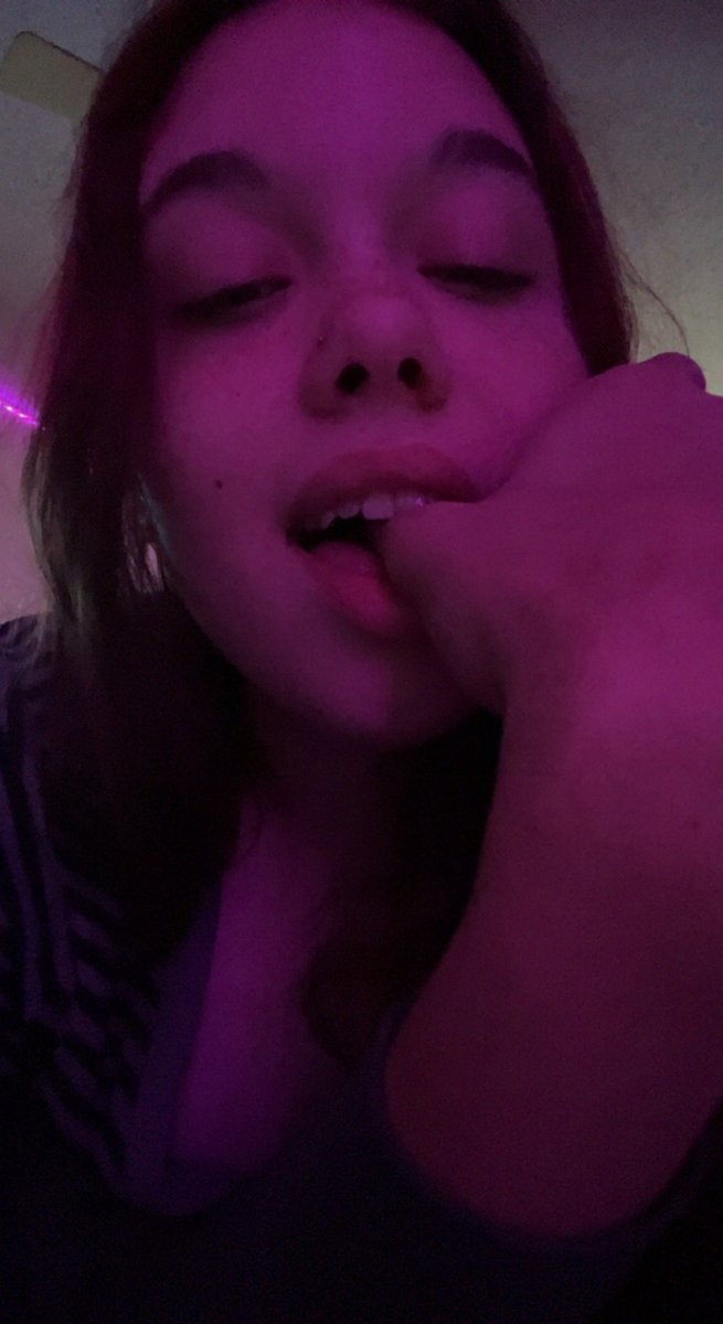bottleofr0se's tweet photo. ^•^ #nsfw #nsfwtwt #nsfwtw #nsfwtwtً #nsfwtwtًً #nsfwtwtًًًٌٌٍ #nsfwtwtﾟ https://t.co/yuUUiq8qn7