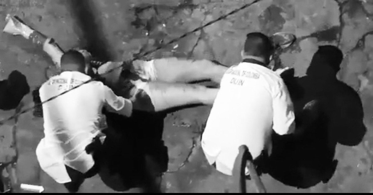 Guardianes_Ant's tweet photo. En el Barrio Moravia en horas de la madrugada, un sujeto apuñaló a su pareja por un ataque de celos, le propino varias puñaladas, era madre de  un bebé de 5 años. #GuardianesAntioquia https://t.co/nHSUR7cyjJ
