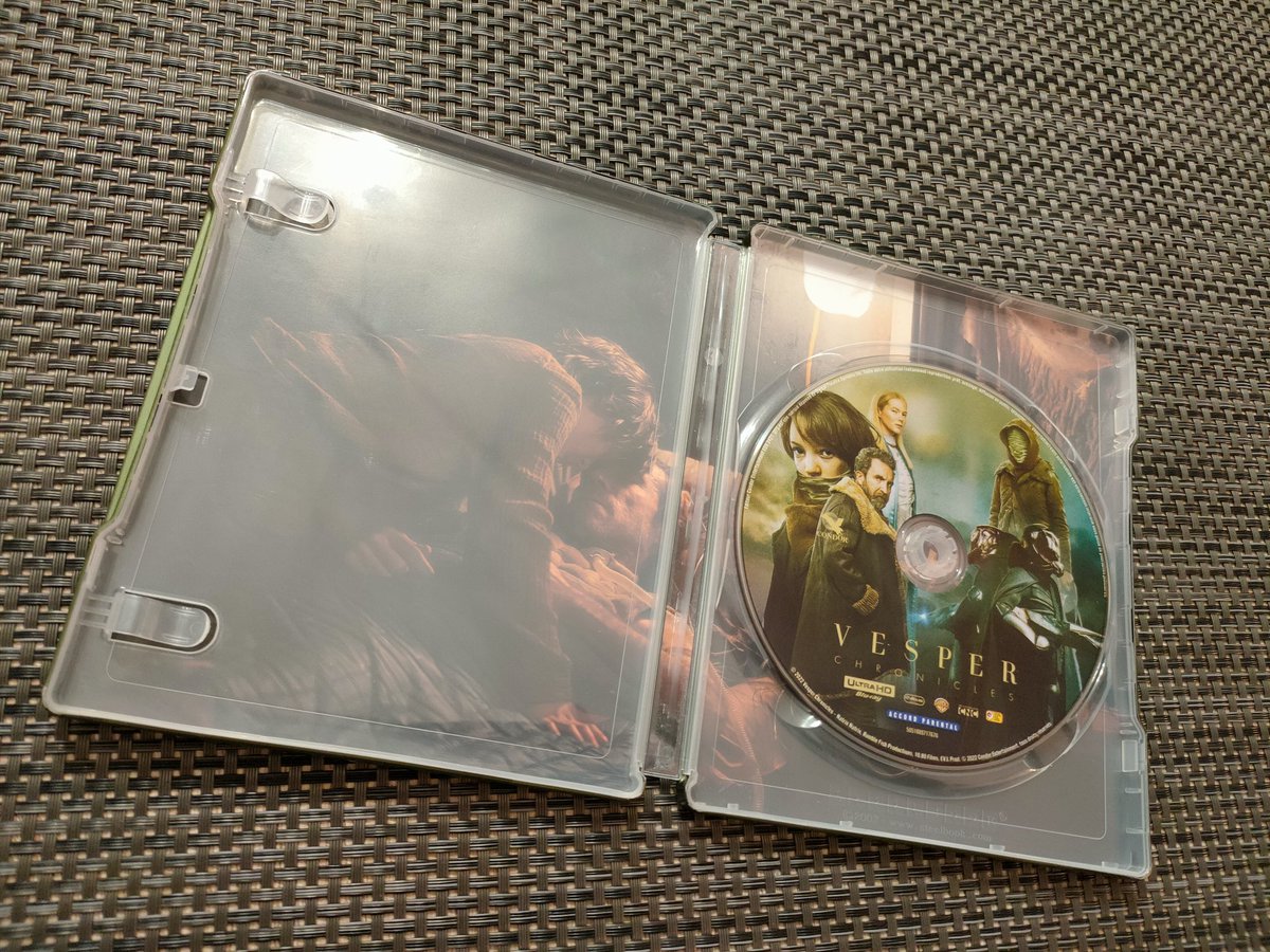 leloupceleste's tweet photo. Comment se contenter d'un simple boîtier amaray pour l'un des tops de l'année 2022 ? #4KUltraHD 📀 #Steelbook #Homemade #VesperChronicles @CondorFilm https://t.co/8R1yzc0242