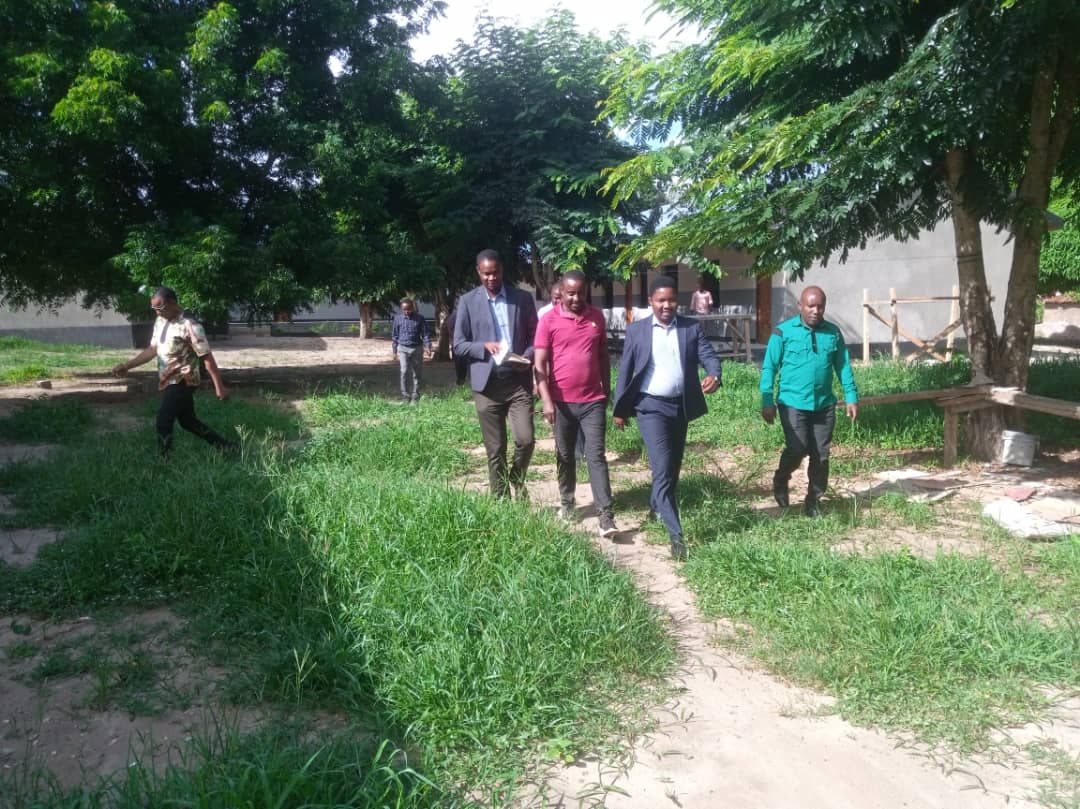 kisarawedc's tweet photo. Maendeleo hatuna budi kumpongeza na kumuombea Dua pamoja na viongozi wakuu wote katika Kuijenga Tanzania alisisitiza Mhe Dr Jafo"
Ukaguzi huu wa miradi ya Maendeleo kisarawe husaidia kuona Jamii ni jinsi gani Serikali ya Dr Rais Samia anavyowajali wananchi wa Kisarawe kwa vitendo https://t.co/bH3ZoMo1qP