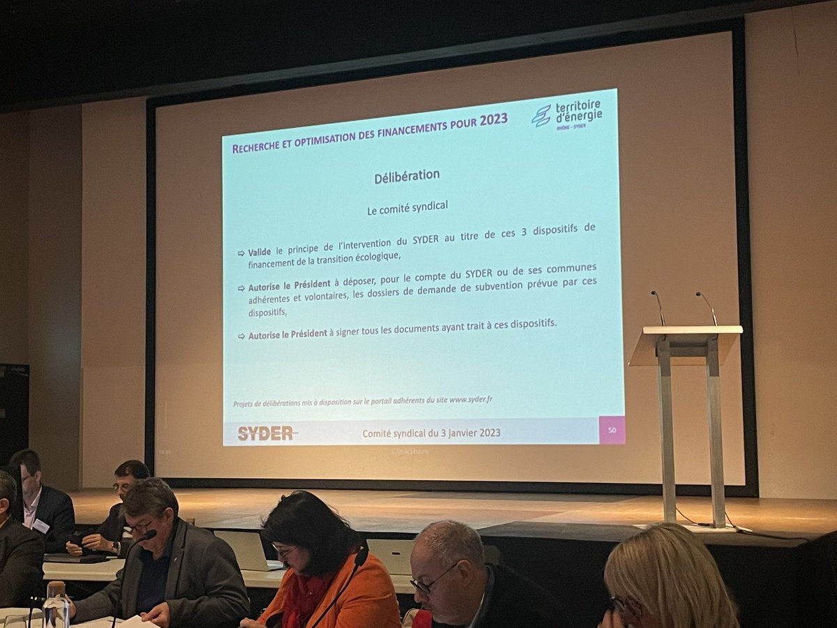 SYDERhone's tweet photo. [#comitesyndical]📍Pour encourager les communes engagées dans la #transitionenergetique, le @SYDERhone développe un service d’ingénierie financière. Les membres du comité autorisent le syndicat à candidater à des #dispositifs dont: Le fonds vert 💰♻️, La #DSIL 2️⃣0️⃣2️⃣3️⃣ et Les CEE https://t.co/9PRrquIrGa