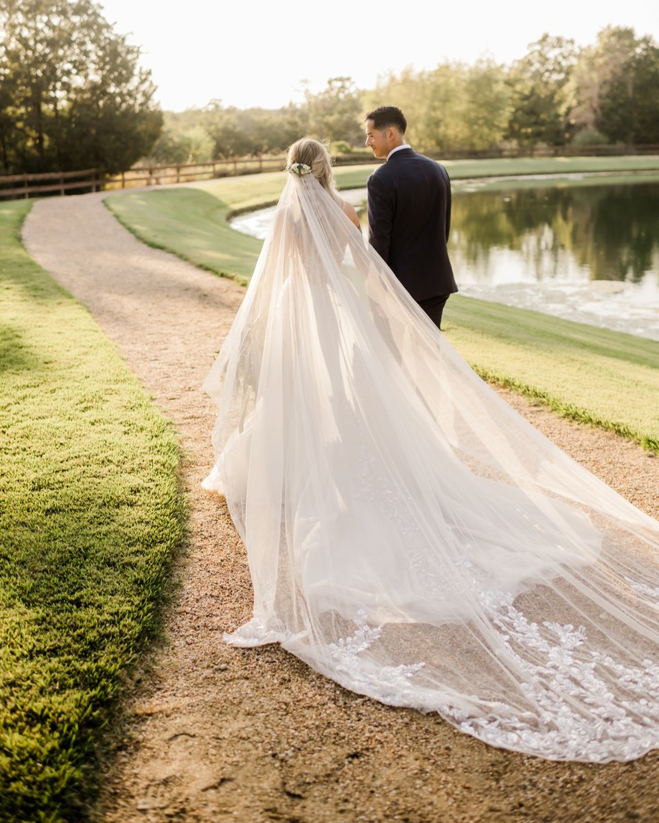 VEILS...
Listen, it's your Wedding day so whatever you feel you want to do, veil or no veil, I'll support you!
BUTTTTT
If you're asking my opinion...
I LOVE LONG VEILS

I mean look at the DRAMA...and if you know me you know that I am extra AF!  So OF COURSE I would love a long dr