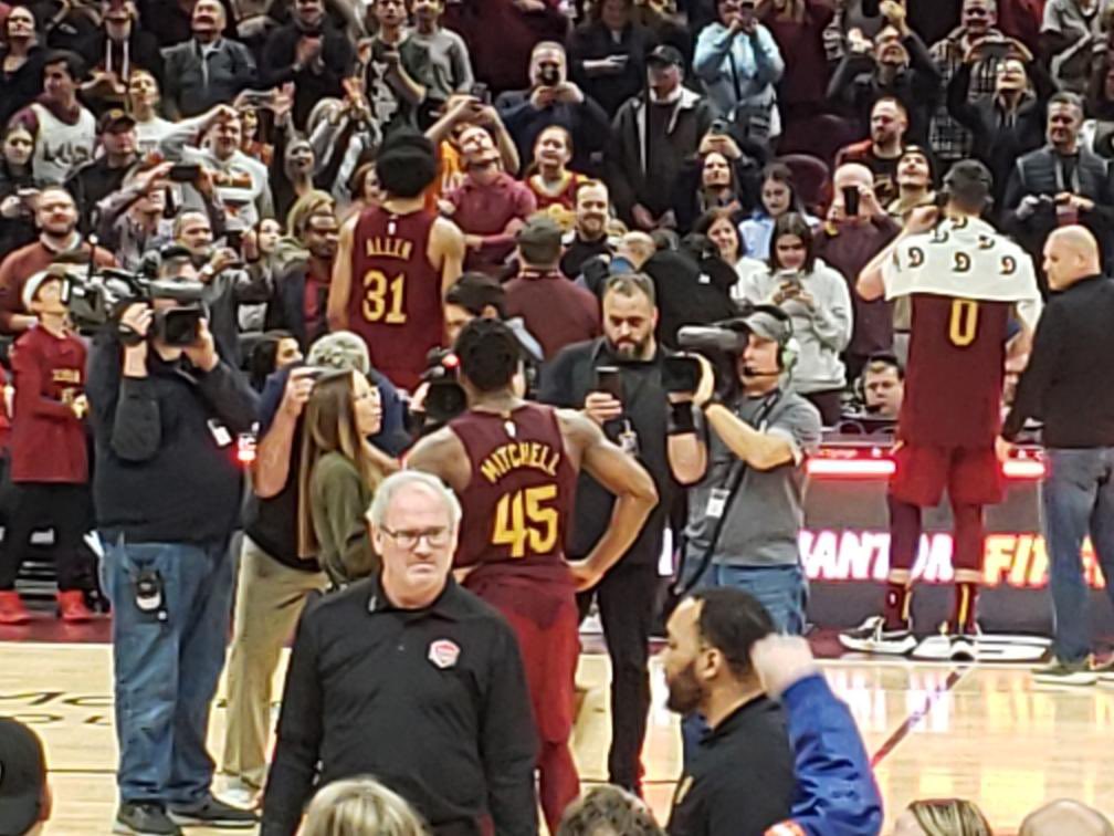 CLEsportsfan_'s tweet image. Happy for one of my best friends who got to see that #DonovanMitchell masterpiece performance! #Spida #Spidaman #Cavs #LetEmKnow @spidadmitchell