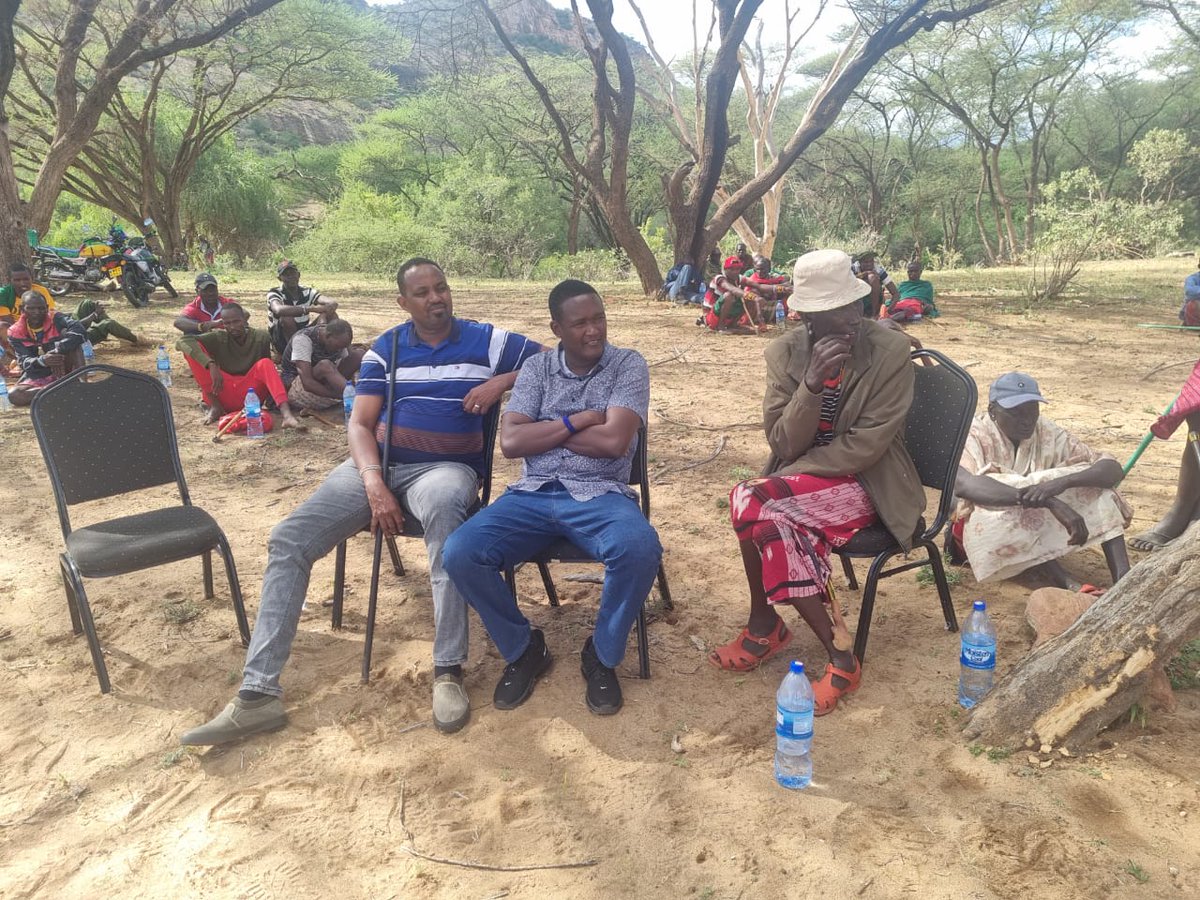 HonLemantaan's tweet photo. Today I and kalama conservancy organized a meeting of 100 warriors and about 130. Road banditry, cattle rustling, encroachment to reserves, and attack of Archer's Town were widely addressed.
The warriors were blessed eventually and released to feast (one camel and 10 goats https://t.co/JAMWGwA92o
